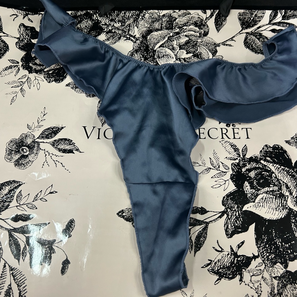 NWOT Victoria’s Secret Satin Thong Panty SIZE XL